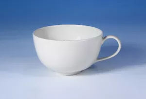 KPM "Urbino weiß" Mokkatasse ohne Untertasse alte Produktion (altweiß) 2.Wahl - Bild 1 von 2