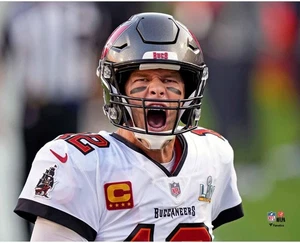 Tom Brady Tampa Bay Buccaneers Unsigned Super Bowl LV Screaming Photo - Picture 1 of 1