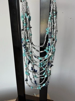 Chico’s 绿松石和银色串珠多股项链/尺寸 18-26 英寸 — 第 1/4 张图片