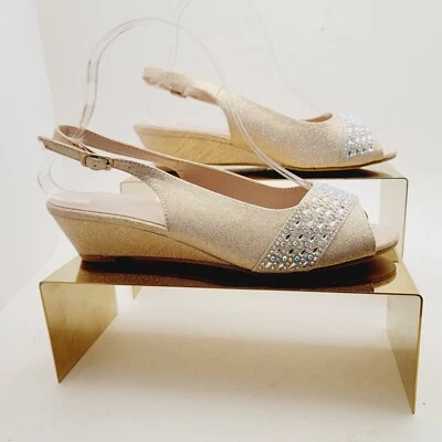 Sandalias para mujer Forever Champagne con estrás adornadas punta abierta talla 7,5 y caja Foto 1 de 4