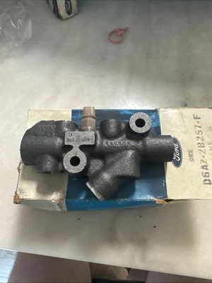 NOS 1976-1977 FORD GALAXIE LTD BRAKE VALVE ASSY D6AZ-2b257-F - Image 1 of 4