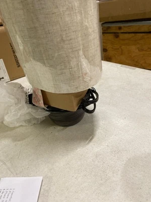 Mini lámpara de mesa Lite Source LS-2996 Quatro 17,5", pantalla de lino, bronce oscuro Foto 1 de 2