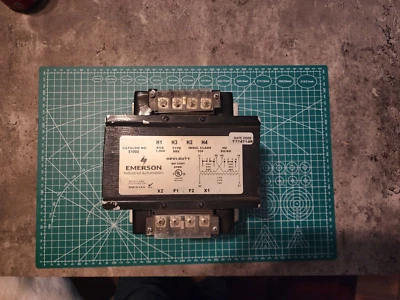 Transformador reductor Emerson E1000 240/480-120VAC USADO Foto 1 de 4
