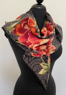 Bufanda ECHO negra, roja y multicolor floral 100 % seda 34" x 34" usada en excelente estado Foto 1 de 4