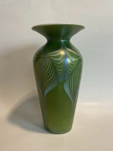 Lundberg Studios Iridescent Green Gold Pulled Feather Art Glass Vase 1999 - Picture 1 of 7