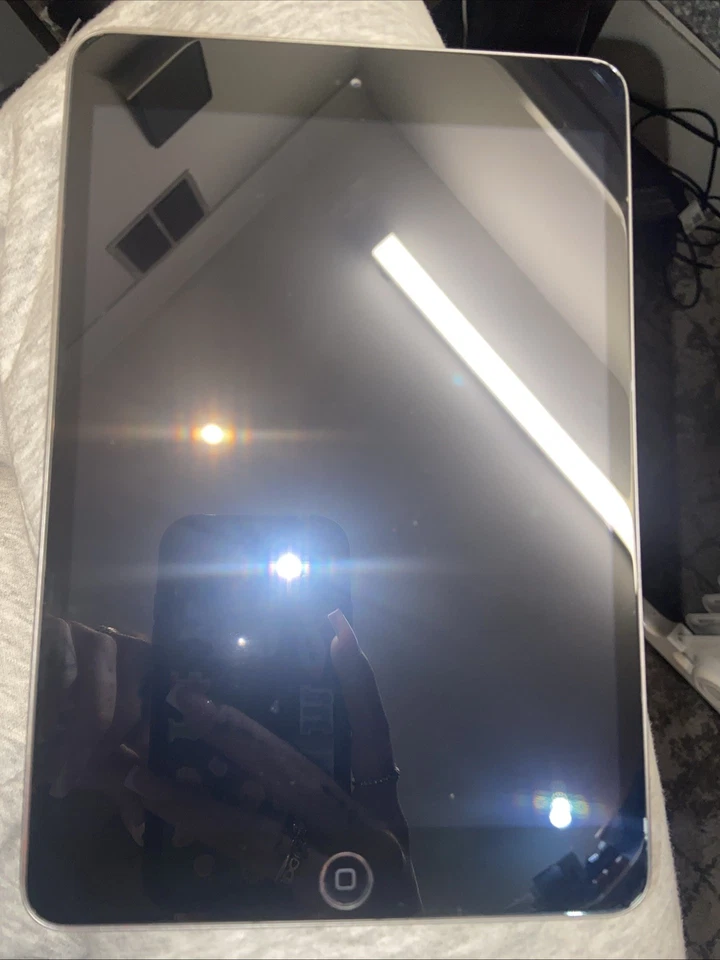 Apple iPad mini 2 32GB, Wi-Fi, 7.9in - Space Grey - Image 1 of 4