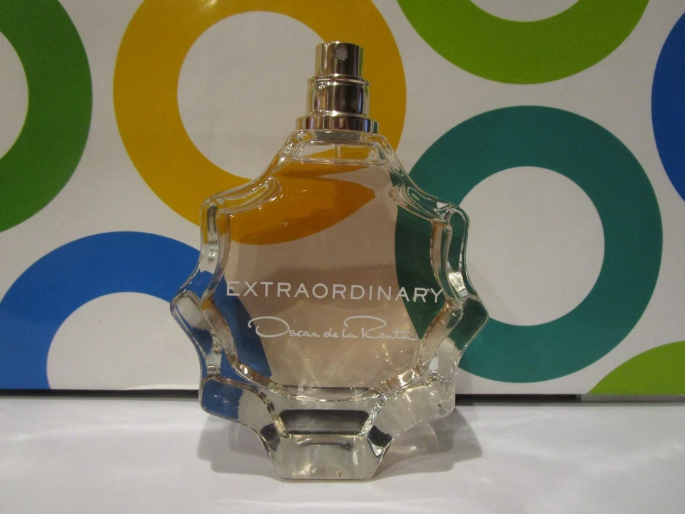 OSCAR DE LA RENTA ~ 特殊 EAU DE PARFUM 喷雾 ~ 3 盎司 — 第 1/1 张图片