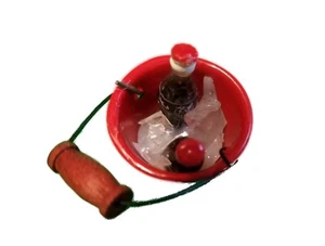 Puppenhaus Miniatur Zubehör roter Eimer Eimer Coca-Cola auf Eis - Bild 1 von 5