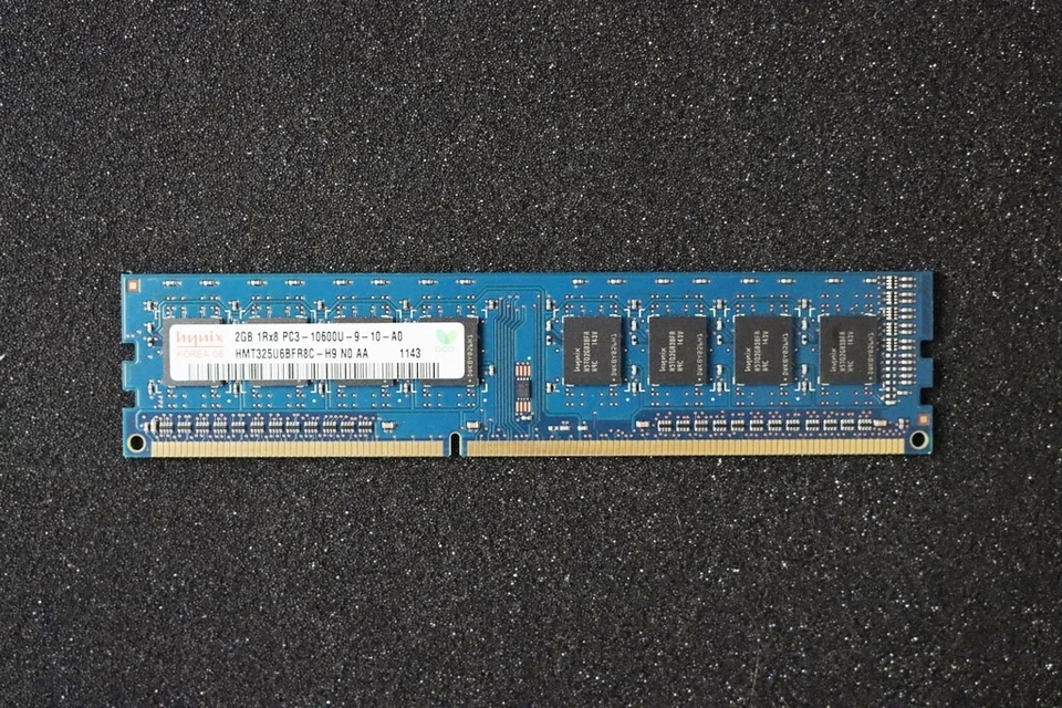 Hynix HMT325U6BFR8C-H9 DDR3 Module 2GB (1x2GB) PC3-10600U DDR3-1333 CL9 #6495  - Bild 1 von 1