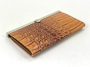 Croc Crocodile Print Faux Leather Clutch Wallet Silvertone Chrome Tan 7.5"x4" - Imagen 1 de 9