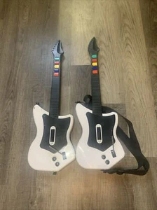 2 Guitar Hero Wireless Guitar Red Octane 95025 NO DONGLE Bundle si accende non testato - Foto 1 di 6