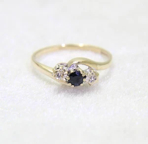 9ct Gold Sapphire Diamond Ring Size 5 1/2 - K 1/2 - Picture 1 of 7