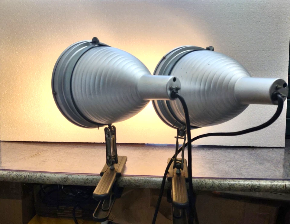 Coppia di fari  da teatro cinema discoteca anni 60/70 in alluminio Modernariato - Immagine 1 di 4