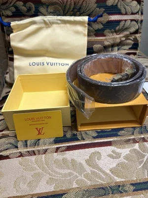 Cinturón de cuero Louis Vuitton Damier Level con iniciales LV marrón/dorado talla 100/40 Foto 1 de 3