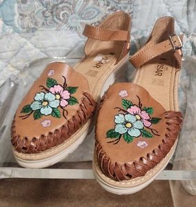 Visar floral bestickt Echtleder geflochten Sandalen Schuhe 9 braun geschlossene Zehe - Bild 1 von 13