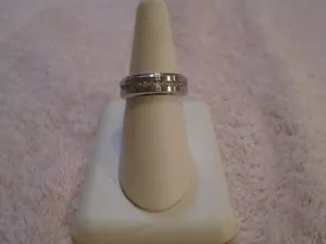 Alianza de boda de titanio para hombre con acento de circonita cúbica de calidad AAA talla 11 - Imagen 1 de 5