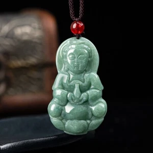 Collana con ciondolo guanyin in giada verde birmano intagliato autentico - Foto 1 di 5