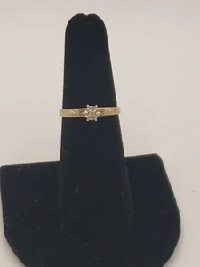 Vintage 10K Yellow Gold Diamond Solitare Ring with Etched Side Design Size 5.5 - Picture 1 of 12