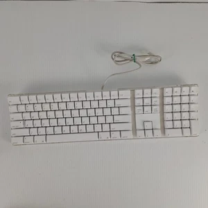 Genuine Apple Mac A1048 White Wired Full Size Keyboard English w/2 USB Port Hub - Picture 1 of 14