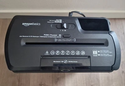 Amazon Basics Aktenvernichter, 7-8 Blatt, Streifenschnitt, CD-Schredder - Bild 1 von 2