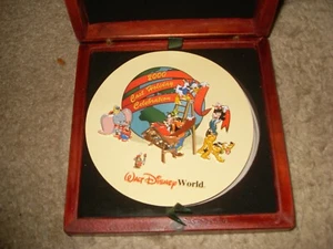 Vintage Walt Disney World 2000 Cast Holiday Celebration 5 Trading Pin Set in Box - Picture 1 of 2
