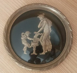 Ancien cadre médaillon bronze doré ornement femme et angelot - Foto 1 di 5