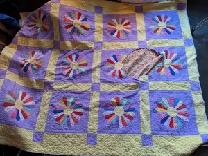 Vintage Dresden Plate Cutter Quilt For TLC Upcycle 66x78 - Picture 1 of 10