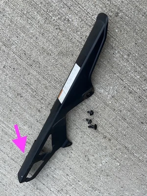 Cubierta de cadena de plástico trasera Suzuki GSXR 1000 gsxr1000 gixxer 2009-2016 Foto 1 de 4