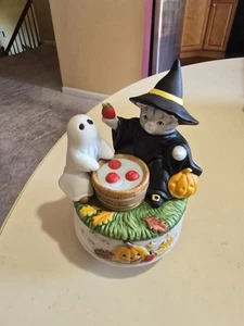 1978 Kitty Cucumber Halloween Music Figurine W/Ghost Apple Dunking - Picture 1 of 1