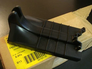 *NEW* NOS 1994-98 MUSTANG CONSOLE CUP HOLDER TRACK F4ZZ-6313562-A - Imagen 1 de 4