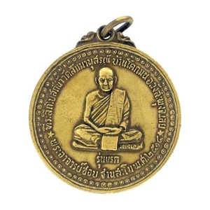 Phra LP Chob Tansamo Ajarn Monk Thai Amulet Magic Talisman Vintage Gold Pendant - Picture 1 of 4