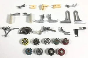 Lot of Sewing Machine Parts Attachment & 9 Bobbins - Bild 1 von 6
