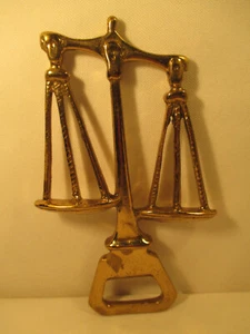 Vecchio Metallo Lettore Apribottiglie Come Scala Giustizia Justitia - Foto 1 di 6