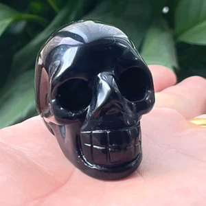 Calavera tallada con piedras preciosas de obsidiana negra de 2" cristal curativo Reiki energía chakra decoración - Imagen 1 de 6