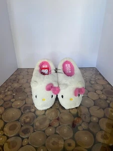 Hello Kitty Womens Slippers Size 7-8/New - Picture 1 of 2