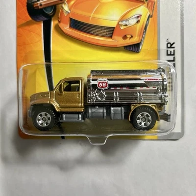 Camión de juguete fundido a presión Matchbox MBX Metal (2006) Fuel Tanker Guzzler #53 Petroliana Foto 1 de 4