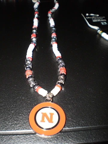 NCAA  Nebraska Cornhusker Shell Necklace  18 inches  New with Tags Free Shipping Cover