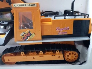 1986 Caterpillar "Cat 245" Excavator - Remote Control -Large 11" tall - 21" long - Picture 1 of 8