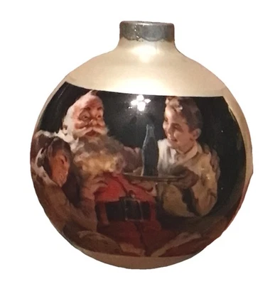 Adorno de bola de Navidad vintage de Coca Cola Santa y niños Foto 1 de 4