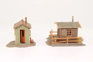 Faller H0 Geräteschuppen 2 Stück Bahnbuden fertig aufgebaut - Bild 1 von 8