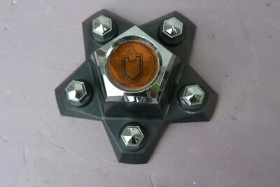 Tapa central de rueda Chevrolet Monte Carlo 1981-1988 Foto 1 de 4