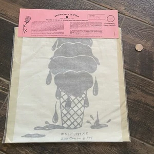 Camiseta De Colección “SIT” Plancha Sobre Calor Prensa Transferencia Años 80 Firmada - Salpicaduras de Helado - Imagen 1 de 3