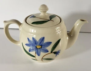 Vintage 50’s Teapot w/ Lid ~ Shawnee Pottery USA ~ Hand Painted Blue Flower - Picture 1 of 7