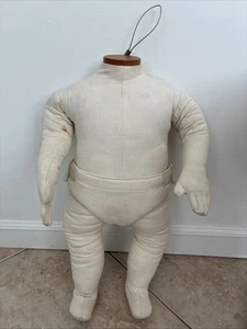 Neugeborene 18 Zoll Ganzkörper Stoff Kleidung Schaufensterpuppe hängend BADSF Inc 1999 - Bild 1 von 6