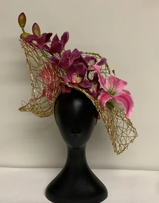 Diadema Ascot Fascinator Kentucky Derby flores rosas grandes, malla dorada Foto 1 de 4