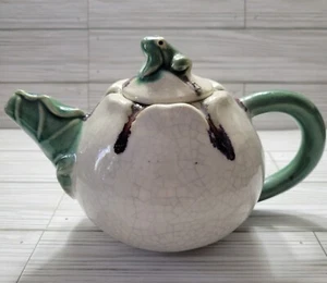 Teiera ceramica maiolica 3D dimensione rana Lillian August Art Nouveau multi - Foto 1 di 14