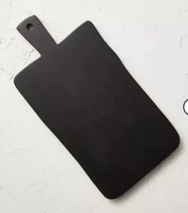 Tavolo da portata per formaggio in legno 14"" x 6,7"" nero - Opalhouse™ progettato con Jungalow - Foto 1 di 3