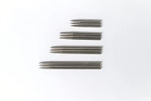 RICAMBIO DART POINTS ARGENTO 30mm 40mm 50mm 60mm LUNGHEZZE - Foto 1 di 1