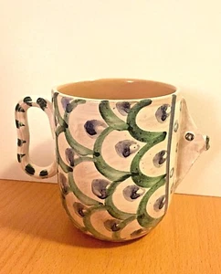 Handbemalter Keramikbecher mit Fischfigur. Italienische Keramik. - Bild 1 von 11