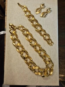 Vintage NAPIER Demi Parure Chunky Gold Tone Link Necklace Bracelet Earring Set - Picture 1 of 9